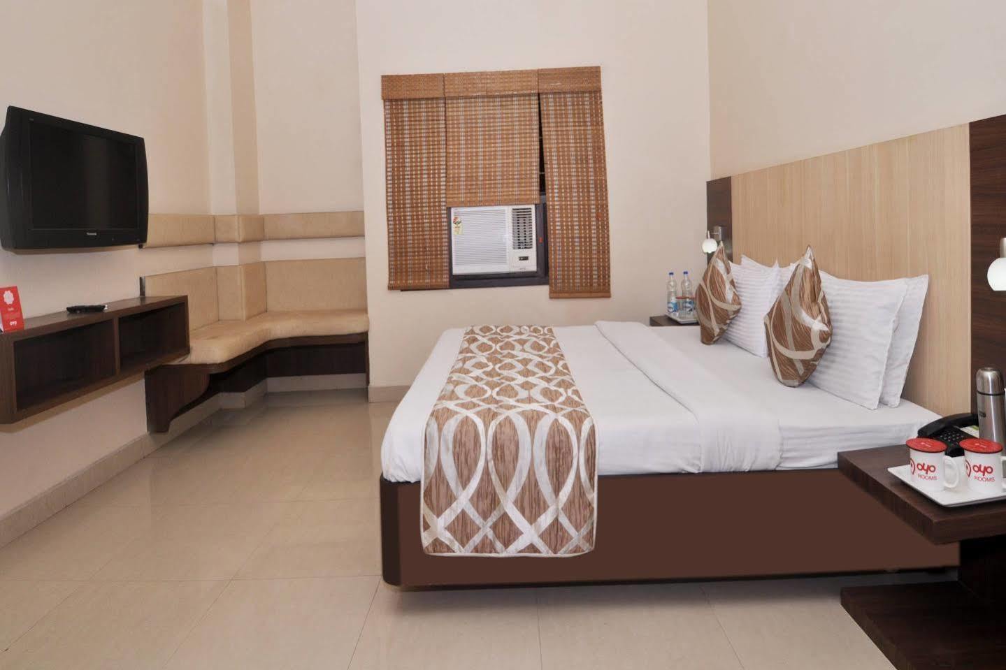 Sivamurugan Hotel Kumbakonam Luaran gambar