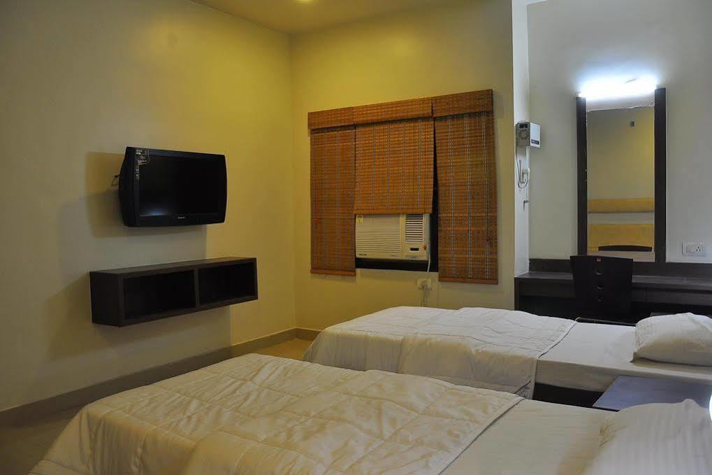 Sivamurugan Hotel Kumbakonam Luaran gambar
