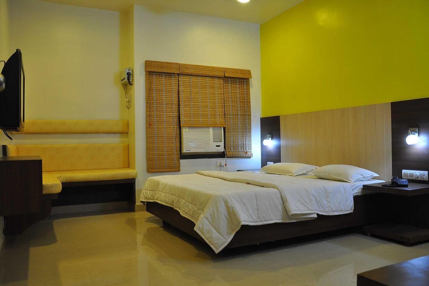 Sivamurugan Hotel Kumbakonam Luaran gambar